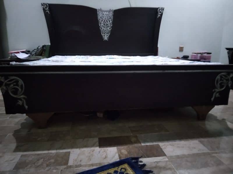 king size bed with medicated mattress with cover 1