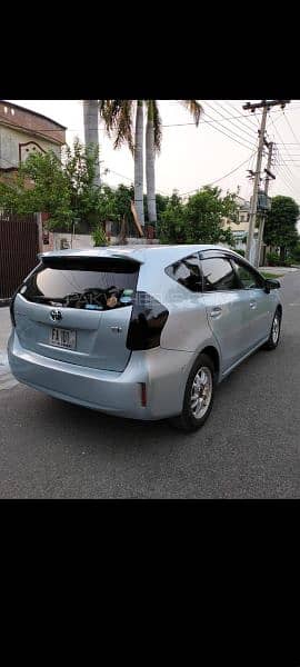 Toyota Prius Alpha 2013 4