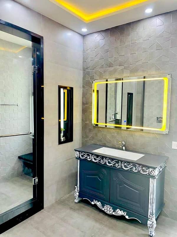 Luxurious Designer 1 Kanal Brand New House For Sale in Bahria Town Lahore 7