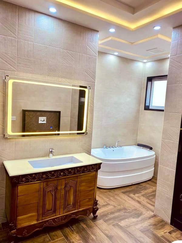 Luxurious Designer 1 Kanal Brand New House For Sale in Bahria Town Lahore 19