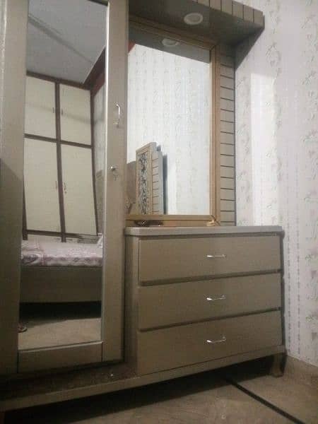 King size beautiful bed for sale with side tables and dressing table 3