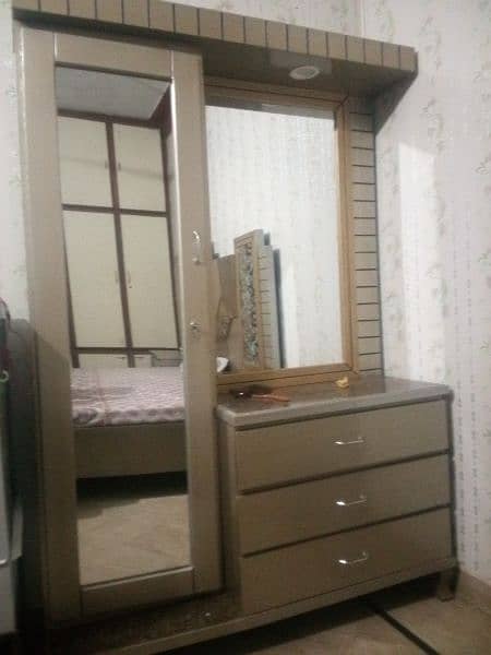 King size beautiful bed for sale with side tables and dressing table 4