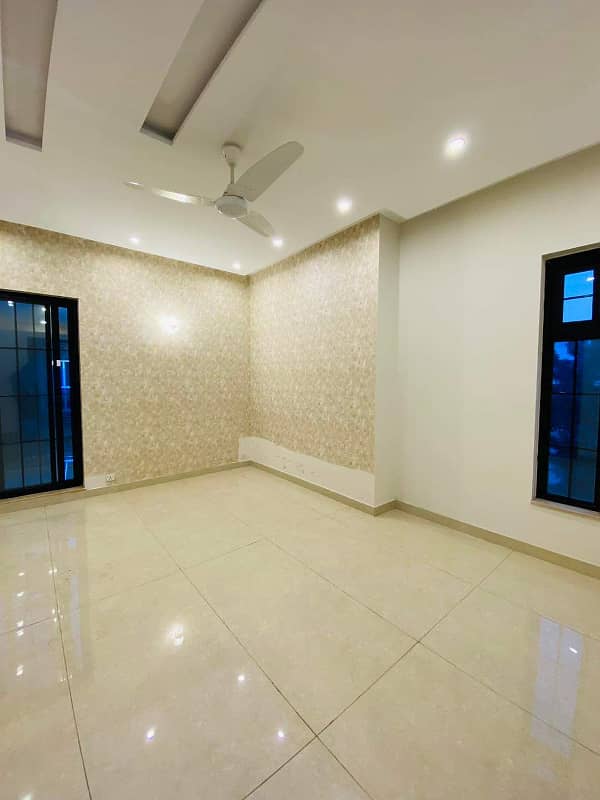 Luxurious Designer 1 Kanal Brand New House For Sale in Bahria Town Lahore 18