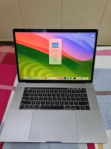 Mackbook pro 2018 15.4 inches 0