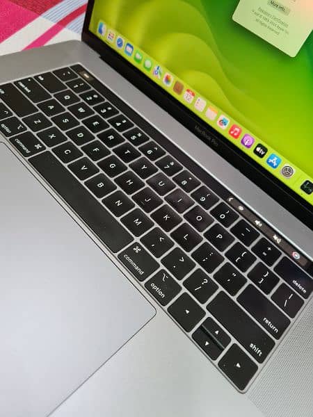 Mackbook pro 2018 15.4 inches 2