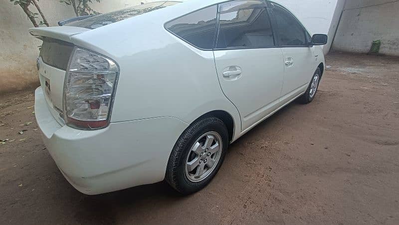 Toyota Prius 2007/2012 fresh car new. 4