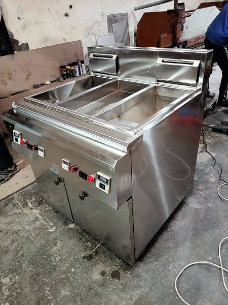 Deep fryer (16) litre+(16) litre  Hot Plate/fryer /Display Counter SS 9