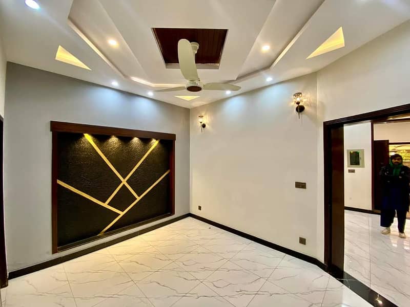 Luxurious Designer 5 Marla brand new House For Sale in Bahria Town Lahore 1