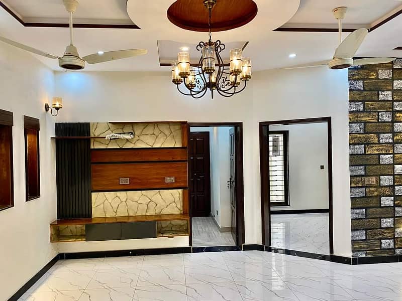 Luxurious Designer 5 Marla brand new House For Sale in Bahria Town Lahore 11