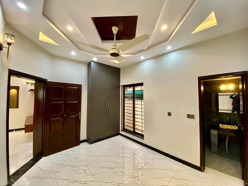 Luxurious Designer 5 Marla brand new House For Sale in Bahria Town Lahore 21