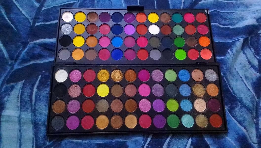 GLAMOROUS MAKEUP PALLETE 1