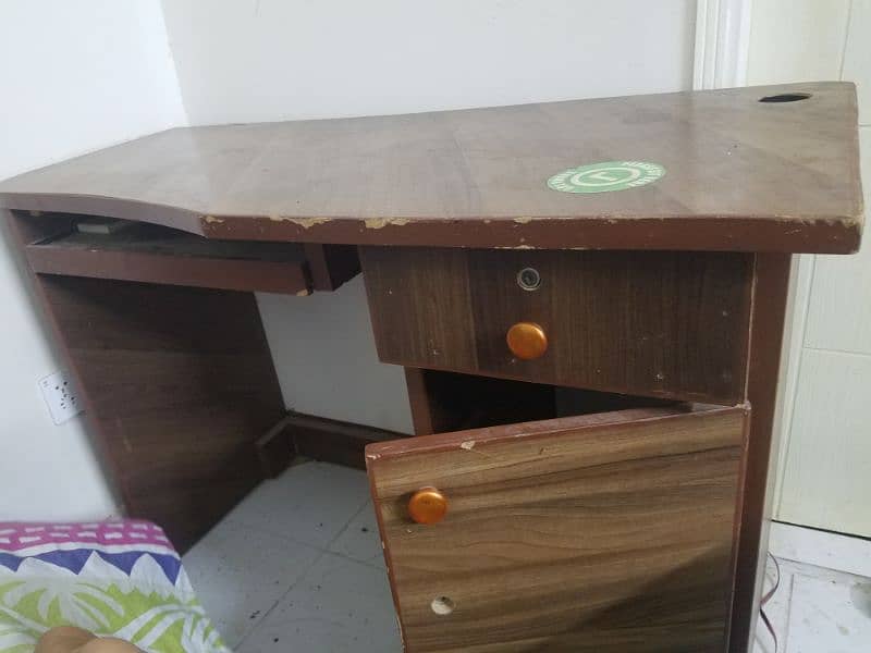 study table for sale 0