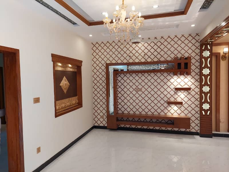 10 Marla House For Sale In Jasmine Block Bahria Town Lahore 3