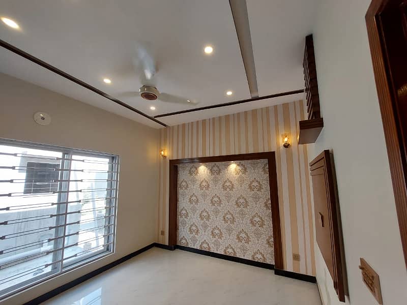 10 Marla House For Sale In Jasmine Block Bahria Town Lahore 14