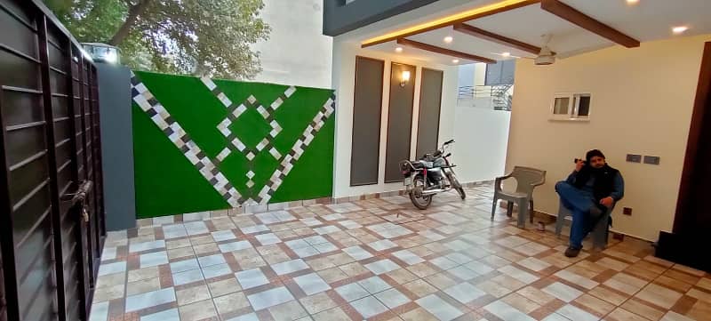 10 Marla House For Sale In Umar Block Bahria Town Lahore 5