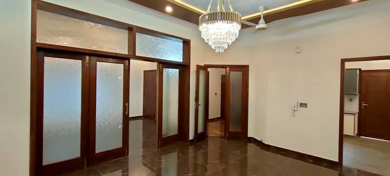10 Marla House For Sale In Umar Block Bahria Town Lahore 6