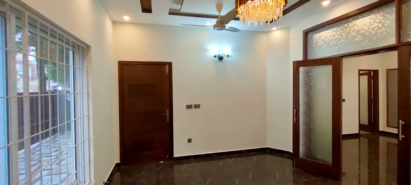 10 Marla House For Sale In Umar Block Bahria Town Lahore 20