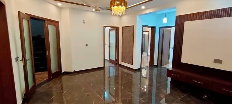 10 Marla House For Sale In Umar Block Bahria Town Lahore 24