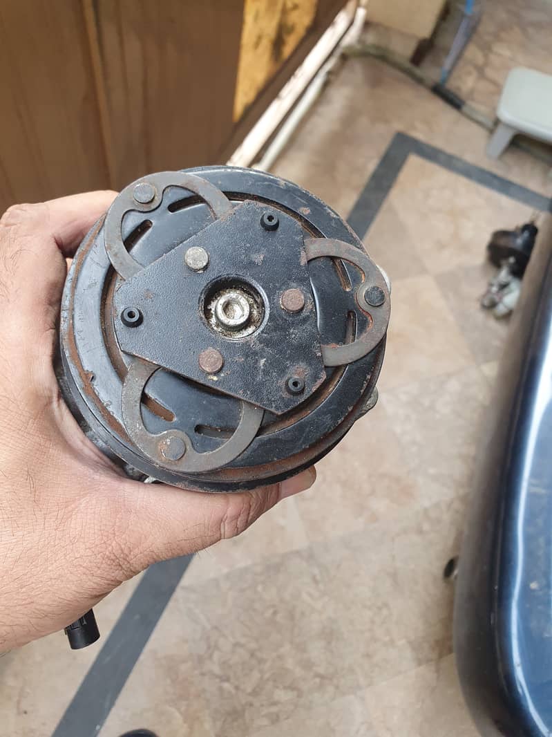 Suzuki Alto AC Compressor 2