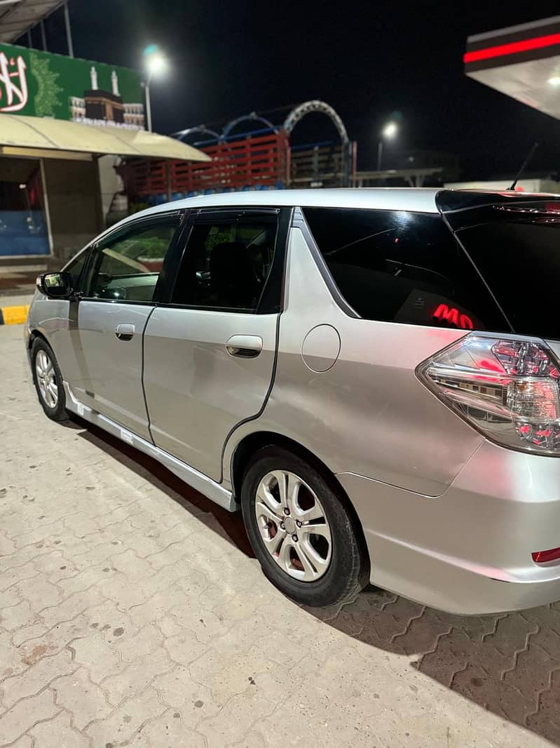 Honda Fit Shuttle 2012 6