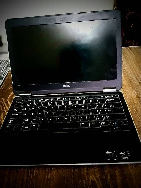 Dell laptop 8gb ram 200gb ssd core i7 4th generation 6