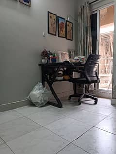 computer table and chair
