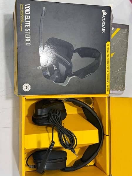 Corsair Void Elite Stereo Headphones 1