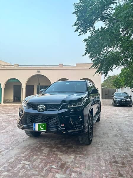 Toyota Fortuner GR 2023 3