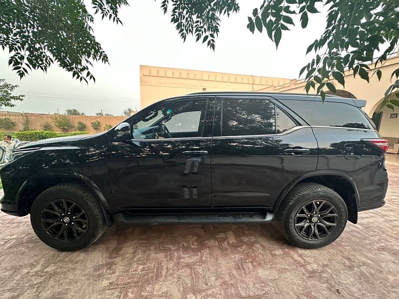 Toyota Fortuner GR 2023 9