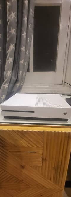 Xbox One S Disc Edition
