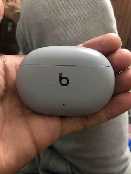 Beats Earbud studio 0