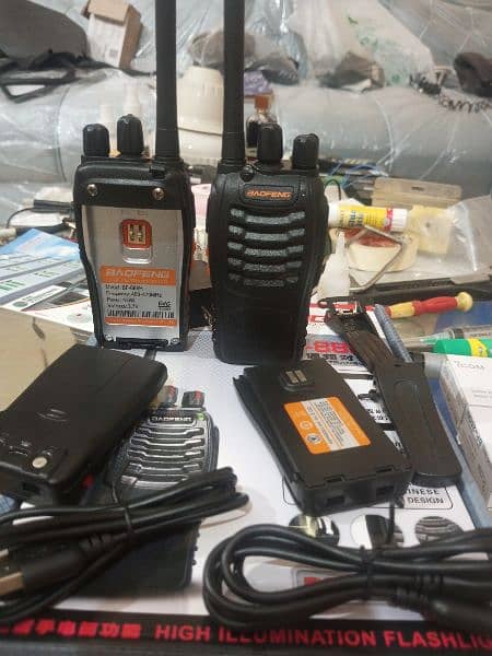 Walkei Talkei ICom IC V82 Made in Japan 5