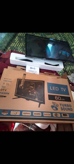 china lcd 24 inch brand new with mount.