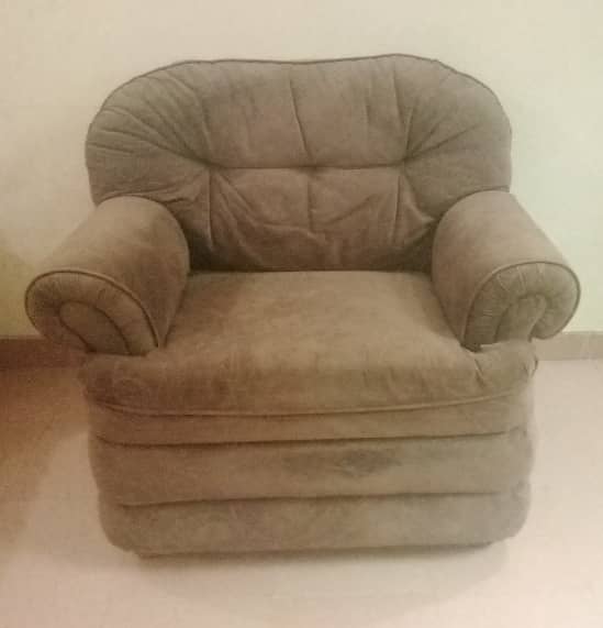 Sell urgent sofa set 1