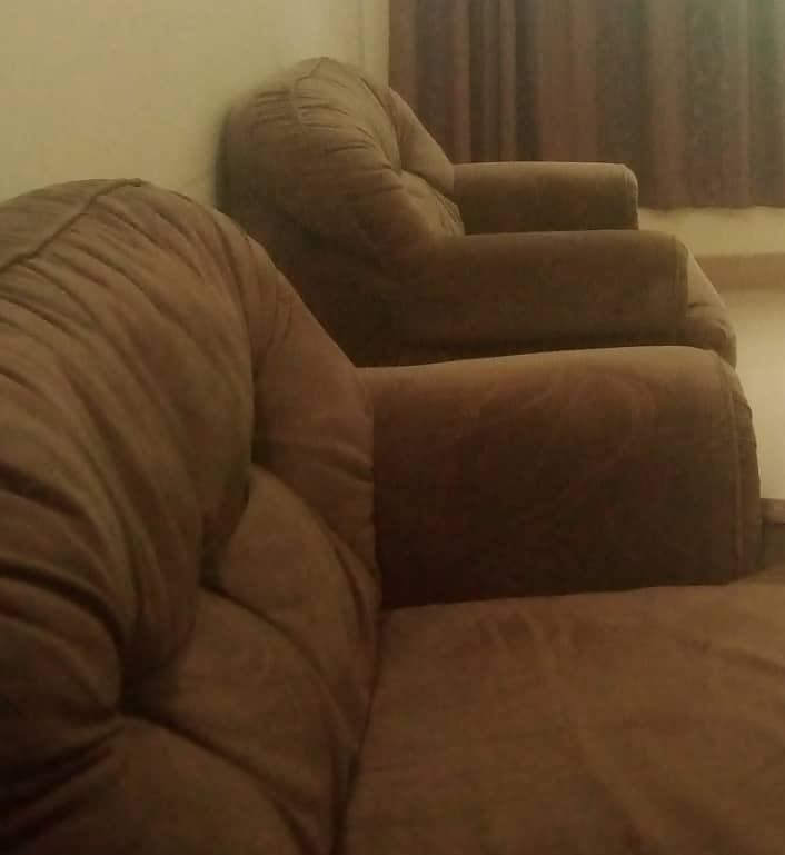 Sell urgent sofa set 2