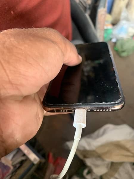 iPhone XS 64GB NON PTA 79 health all ok 10/9 without box fix price 5