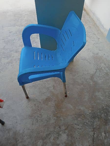 plastic chair new 3500 ki arhai ha 1