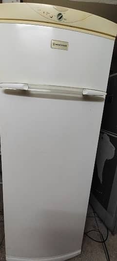 miduam size fridge far sale