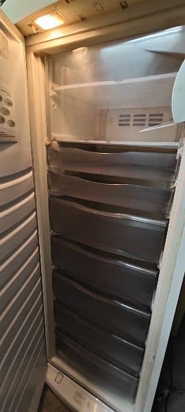 miduam size fridge far sale 1