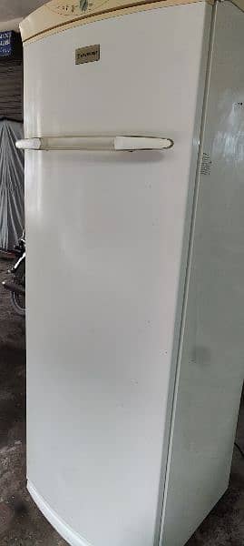 miduam size fridge far sale 5