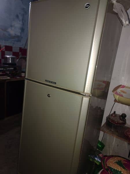 looks like brand new fridge 2