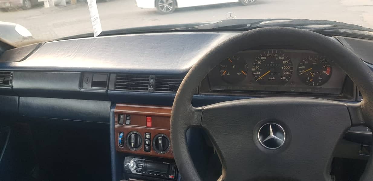 Mercedes Benz W124 12