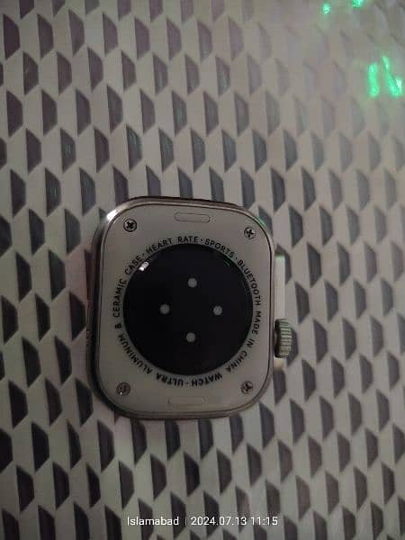 T10 ULTRA SMART WATCH IN VERY GOOD NEW CONDITION WIRELESS CHARGING 4