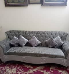 5 Seater Sofa for sale , with Center and side tables