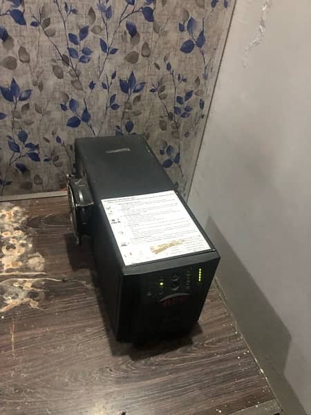 APC Smart-UPS 750VA 3