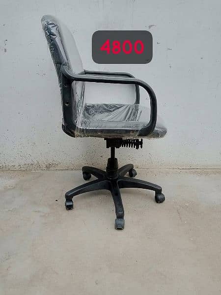 computer chairs are available 1