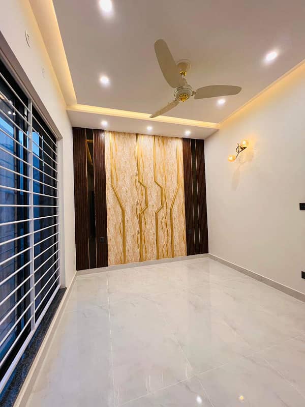 Luxurious Designer 5 Marla brand new House For Sale in Bahria Town Lahore 9