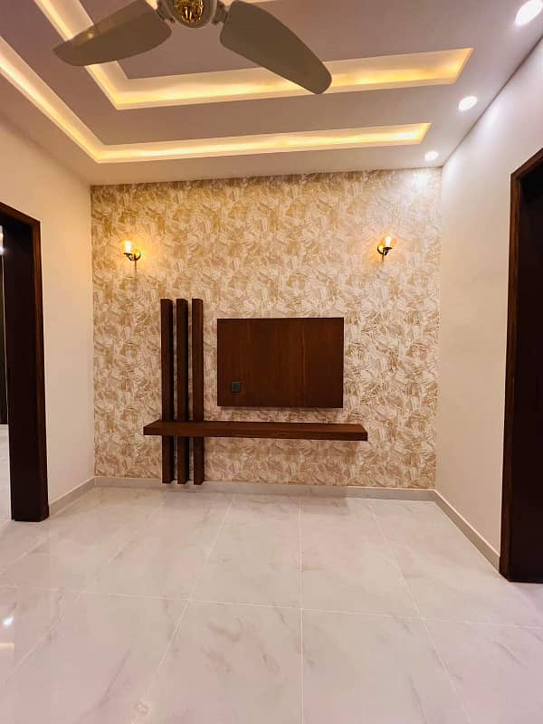 Luxurious Designer 5 Marla brand new House For Sale in Bahria Town Lahore 14