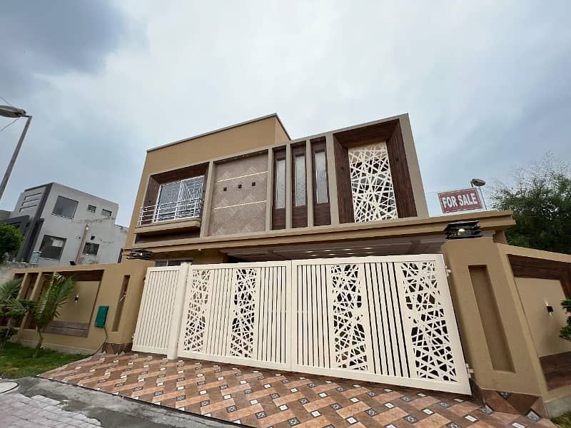 Corner Luxurious Designer 12 Marla Brand New House For Sale in Bahria Town Lahore 0