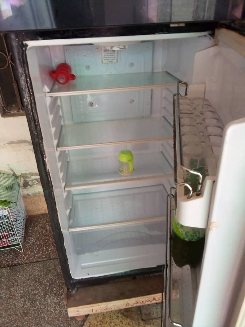 frige for sell.  contect on 03206913247 1